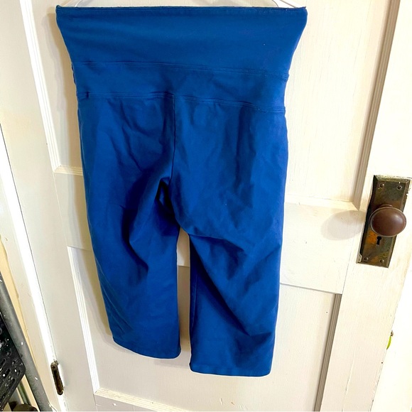 Under Armor- All Season Gear Wide Leg Crop Leggings - Picture 2 of 6